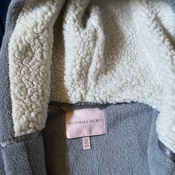 Victoria’s Secret Robe - Picture 8 of 8